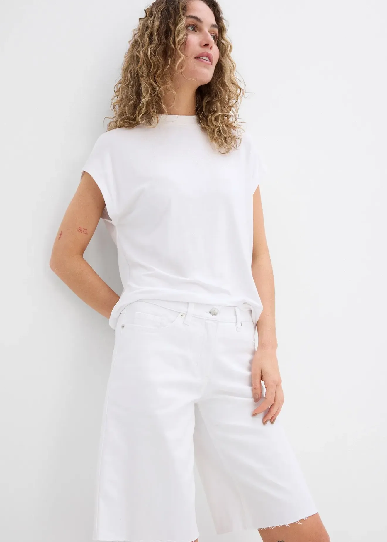 Femme bonprix Shorts|Pantalons|Bermuda à finition effilochée