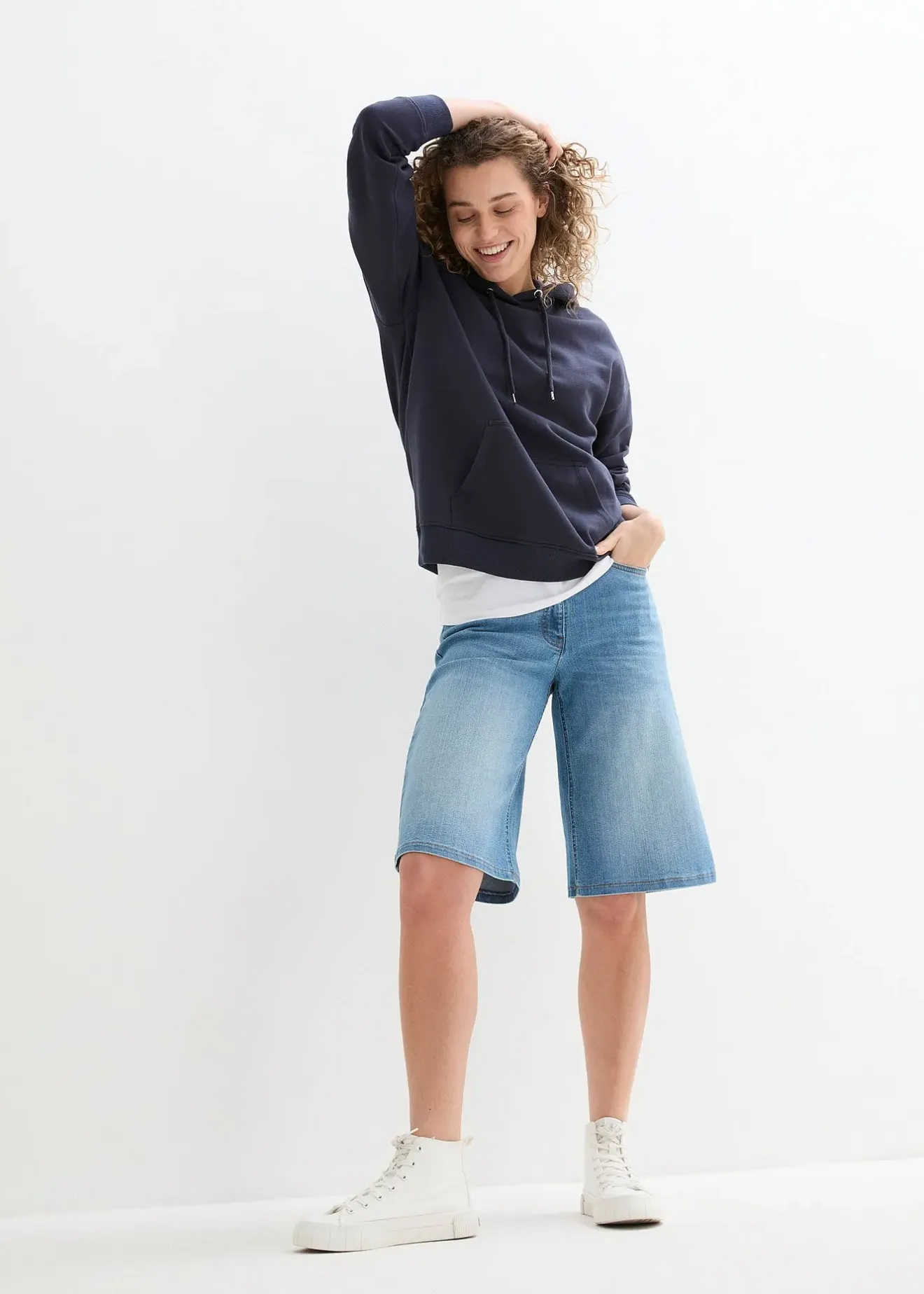 Femme bonprix Shorts|Jeans|Bermuda en jean à taille haute et élastiquée