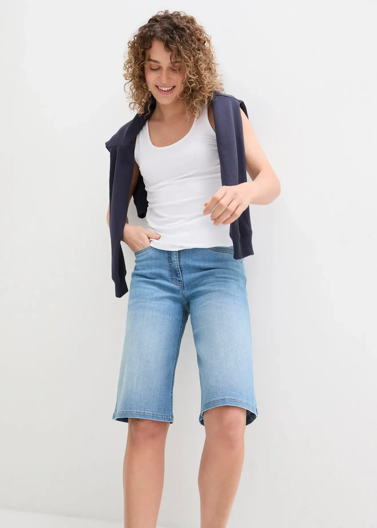 Femme bonprix Shorts|Jeans|Bermuda en jean à taille haute et élastiquée