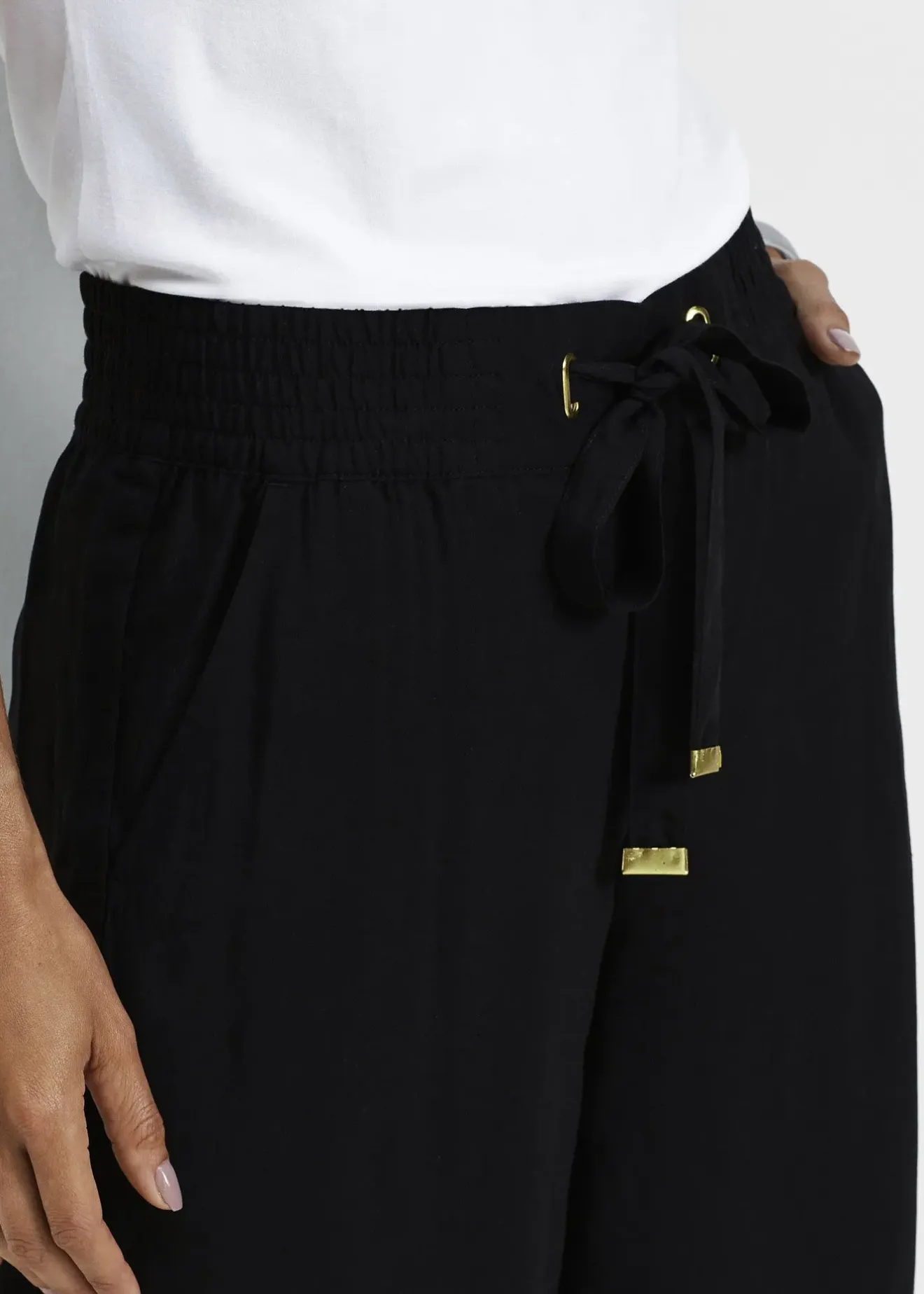 Femme bonprix Shorts|Pantalons|Bermuda en viscose avec ceinture à nouer