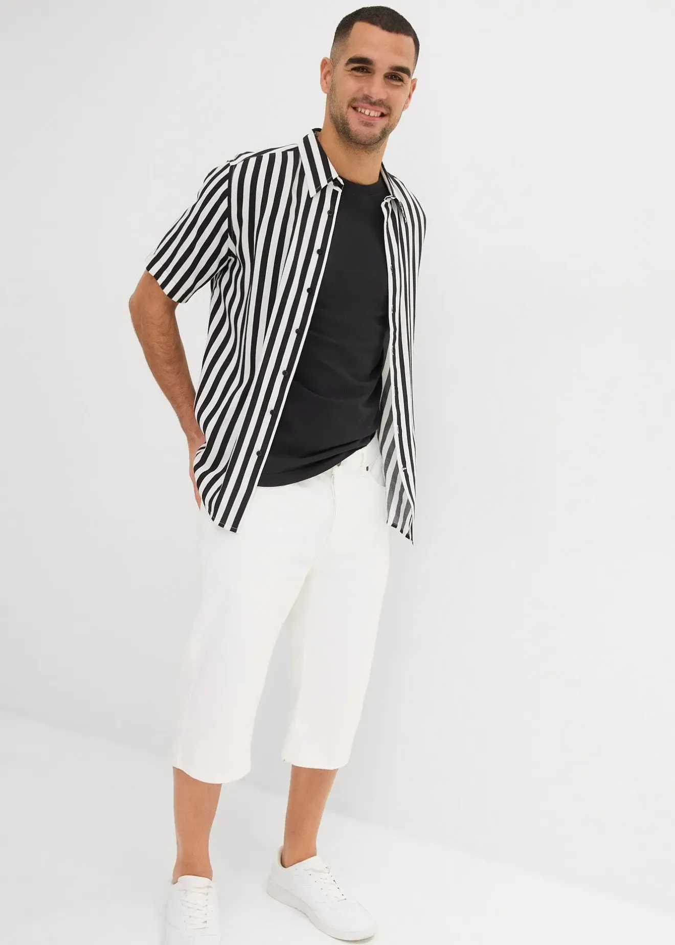 Homme bonprix Shorts|Pantalons|Bermuda long et léger en jean extensible, Regular