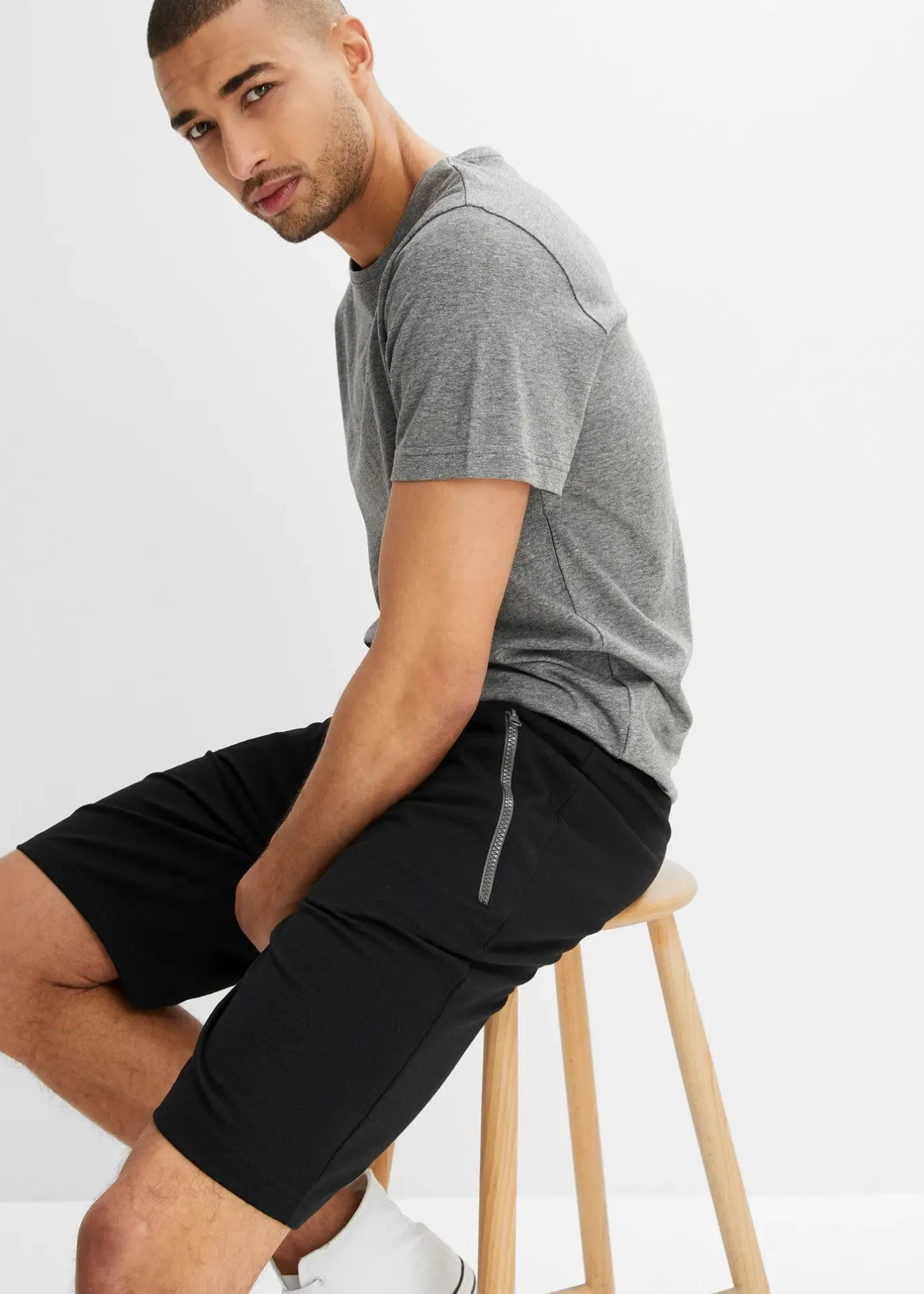bonprix Bermuda sweat avec poches latérales zippées|Homme Shorts|Vêtements De Sport