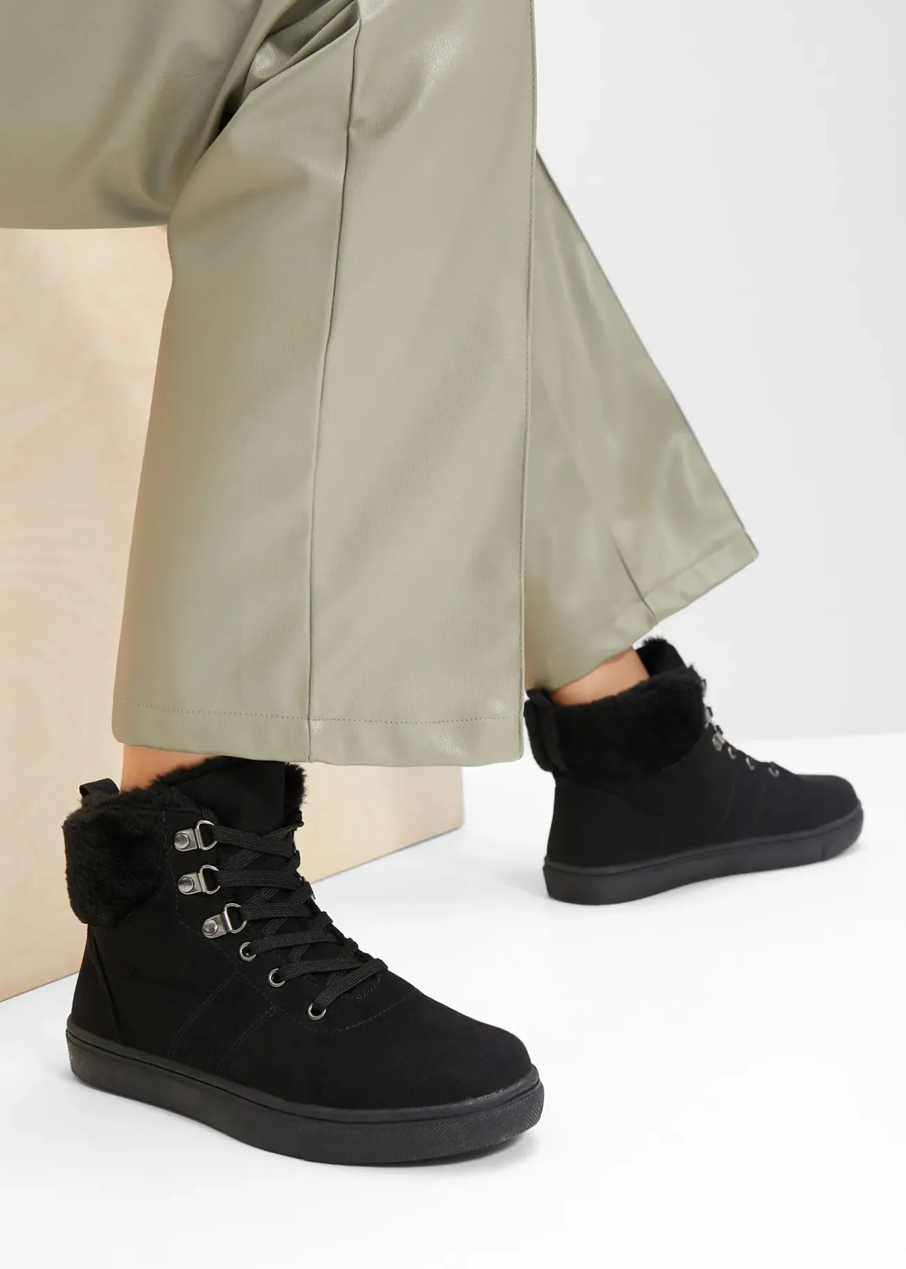 Femme bonprix Boots|Boots fourrées à lacets