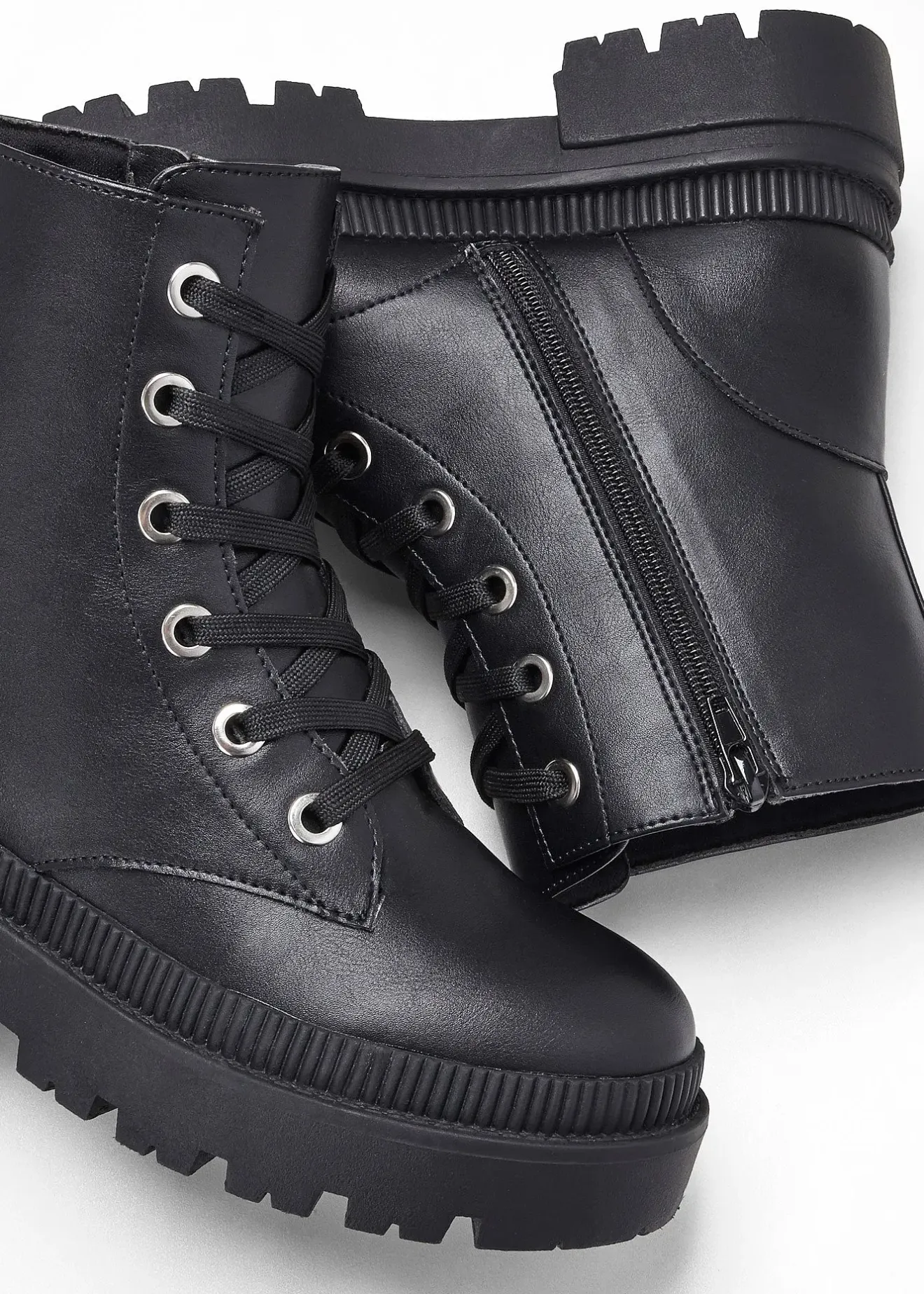 bonprix Boots lacées à semelle crantée|Femme Boots