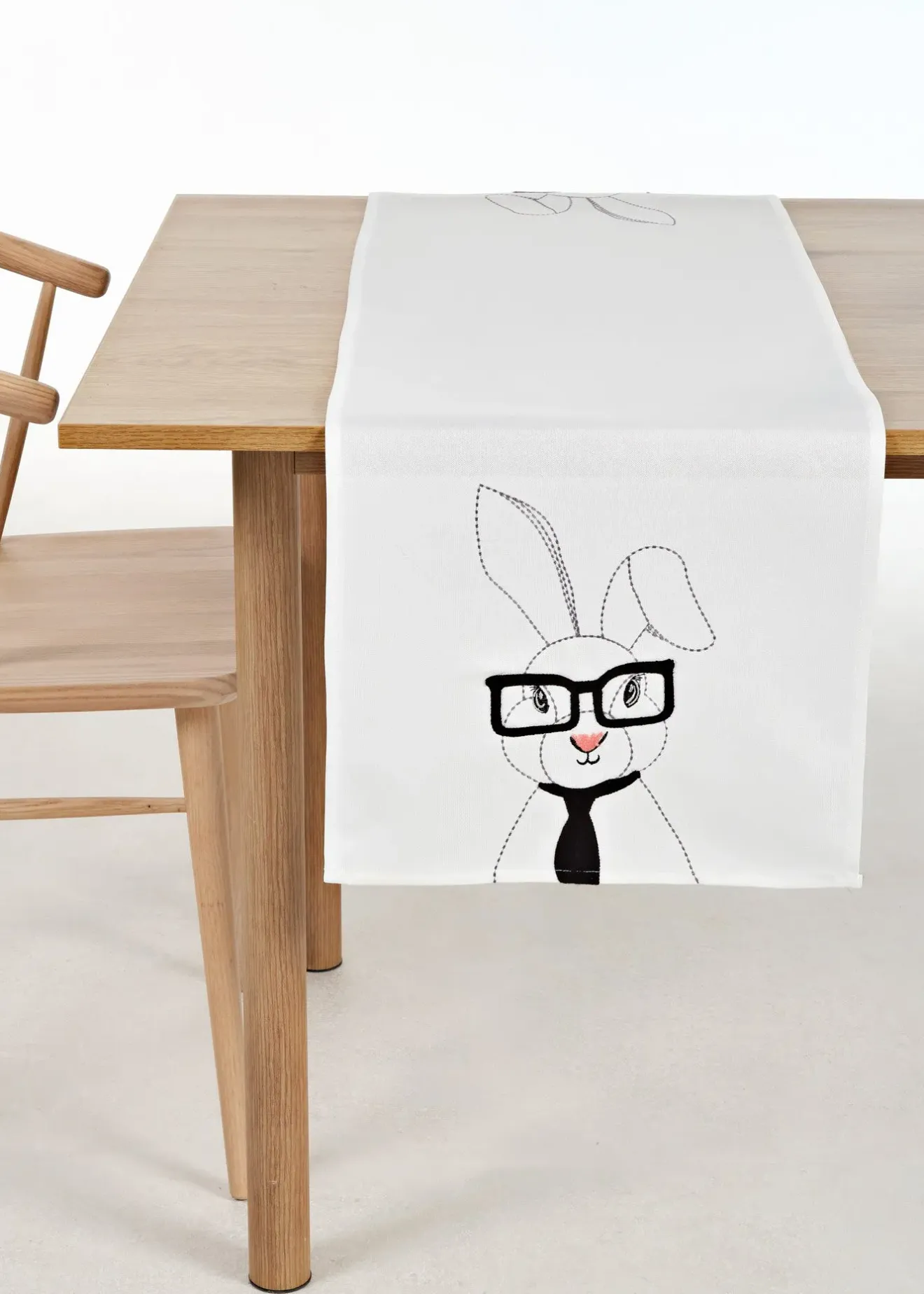 bonprix Chemin de table avec broderie de lapins| Arts De La Table|Linge De Table