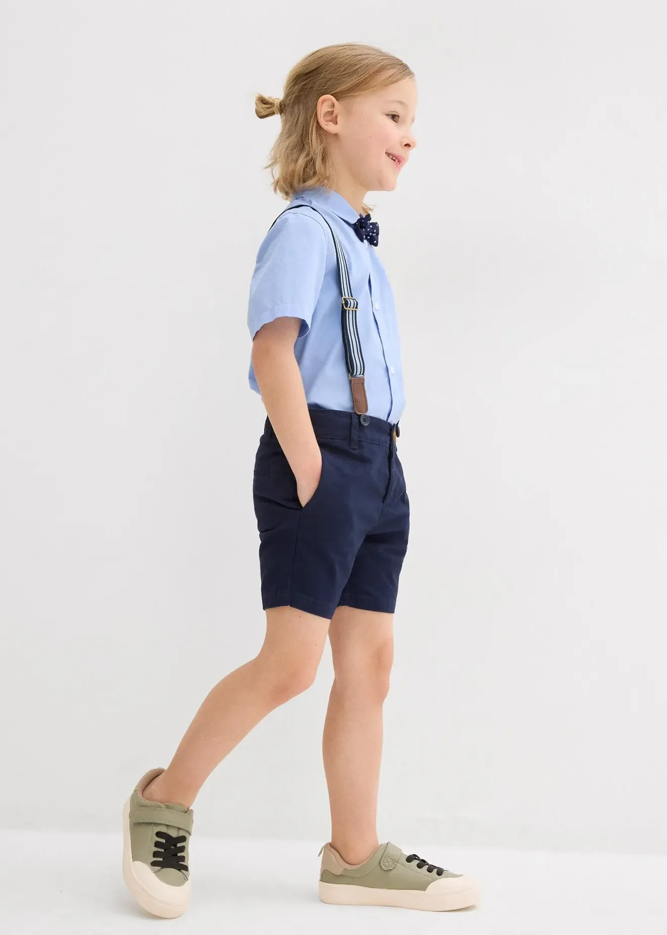 Enfant bonprix Vêtements Enfant|Garçons 2-8 Ans·Costumes & Chemises|Chemise manche courtes, bermuda chino, bretelles et nœud papillon (ens. 4 pces)