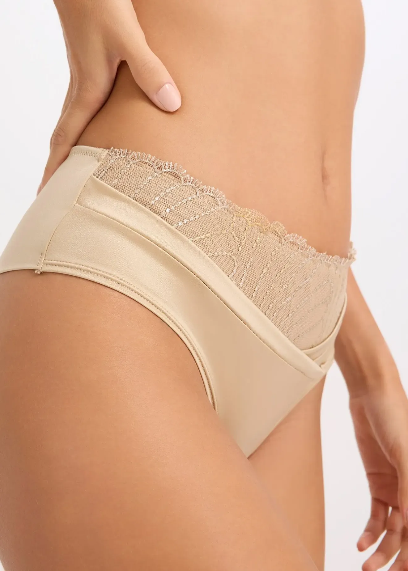 bonprix Culotte string avec arrière sans coutures|Femme Sans Couture|Dessous