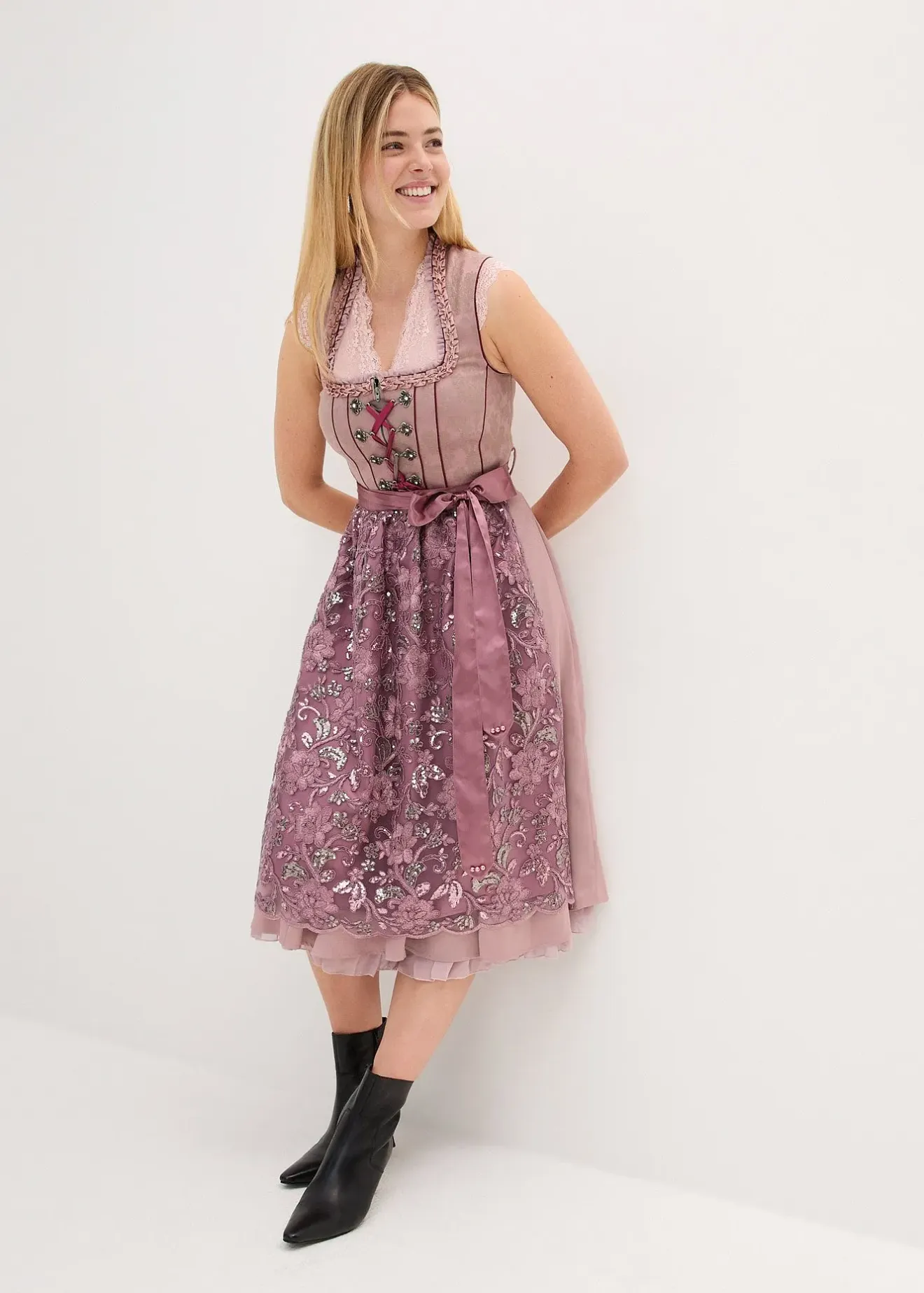 bonprix Dirndl avec tablier à sequins|Femme Robes