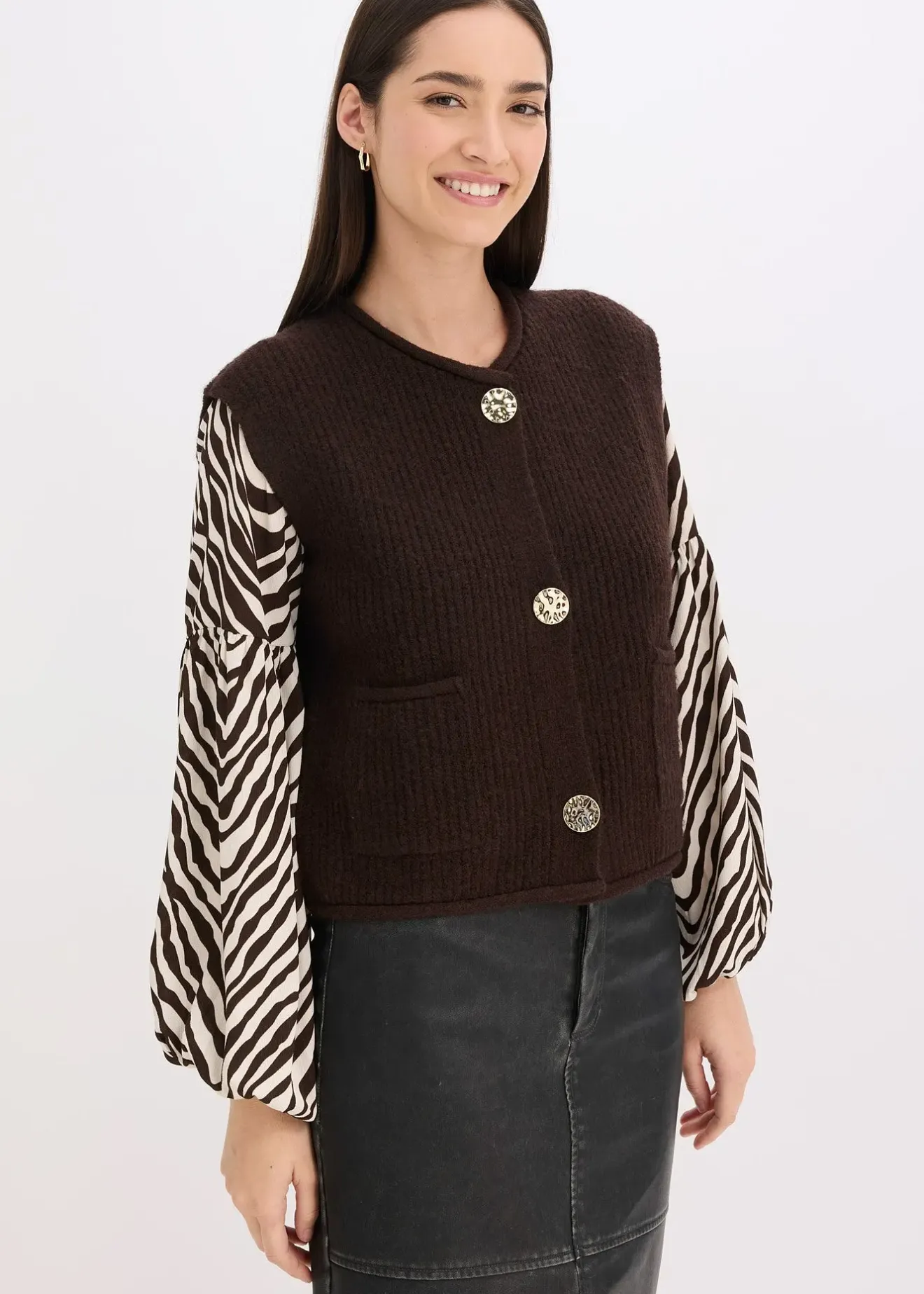 bonprix Gilet sans manches en maille à boutons décoratifs|Femme Maille|Vestes & Manteaux