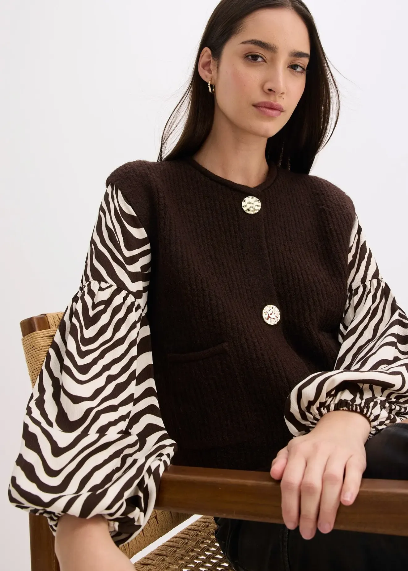 bonprix Gilet sans manches en maille à boutons décoratifs|Femme Maille|Vestes & Manteaux