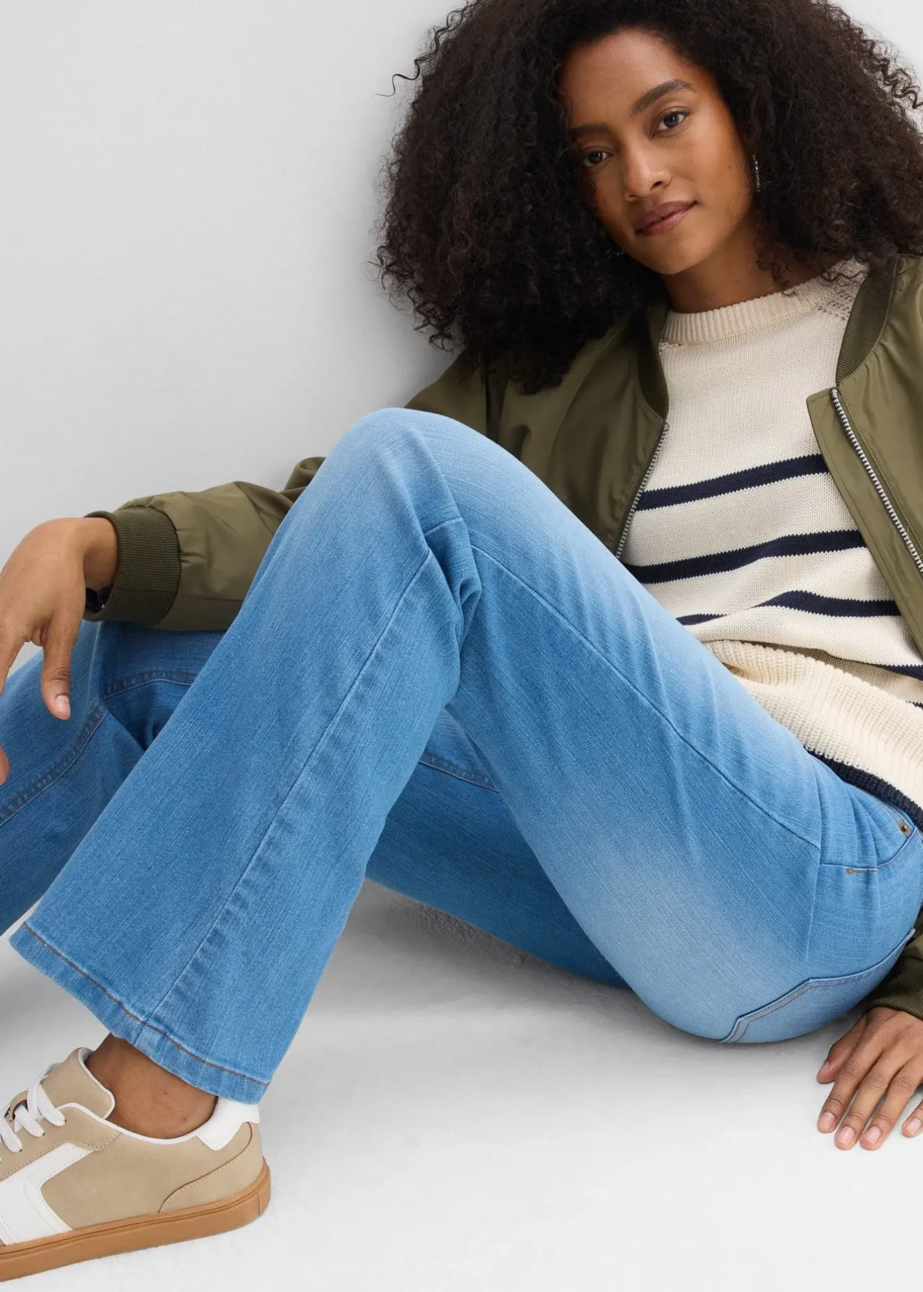 bonprix Jean bootcut taille mi-haute, extensible|Femme Jeans|Tailles Petite