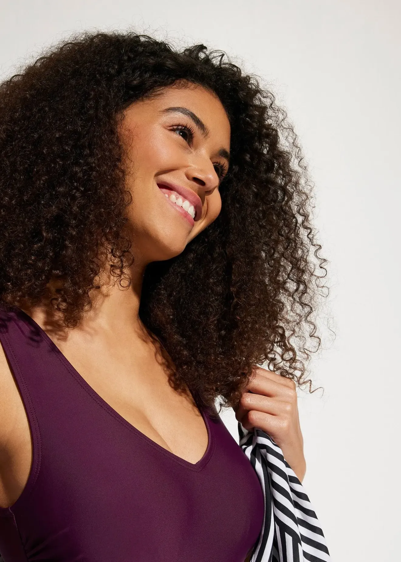 bonprix Maillot 1 pièce sculptant à col en V, maintien modéré|Femme Maillots De Bain Sport|Maillots De Bain Gainants