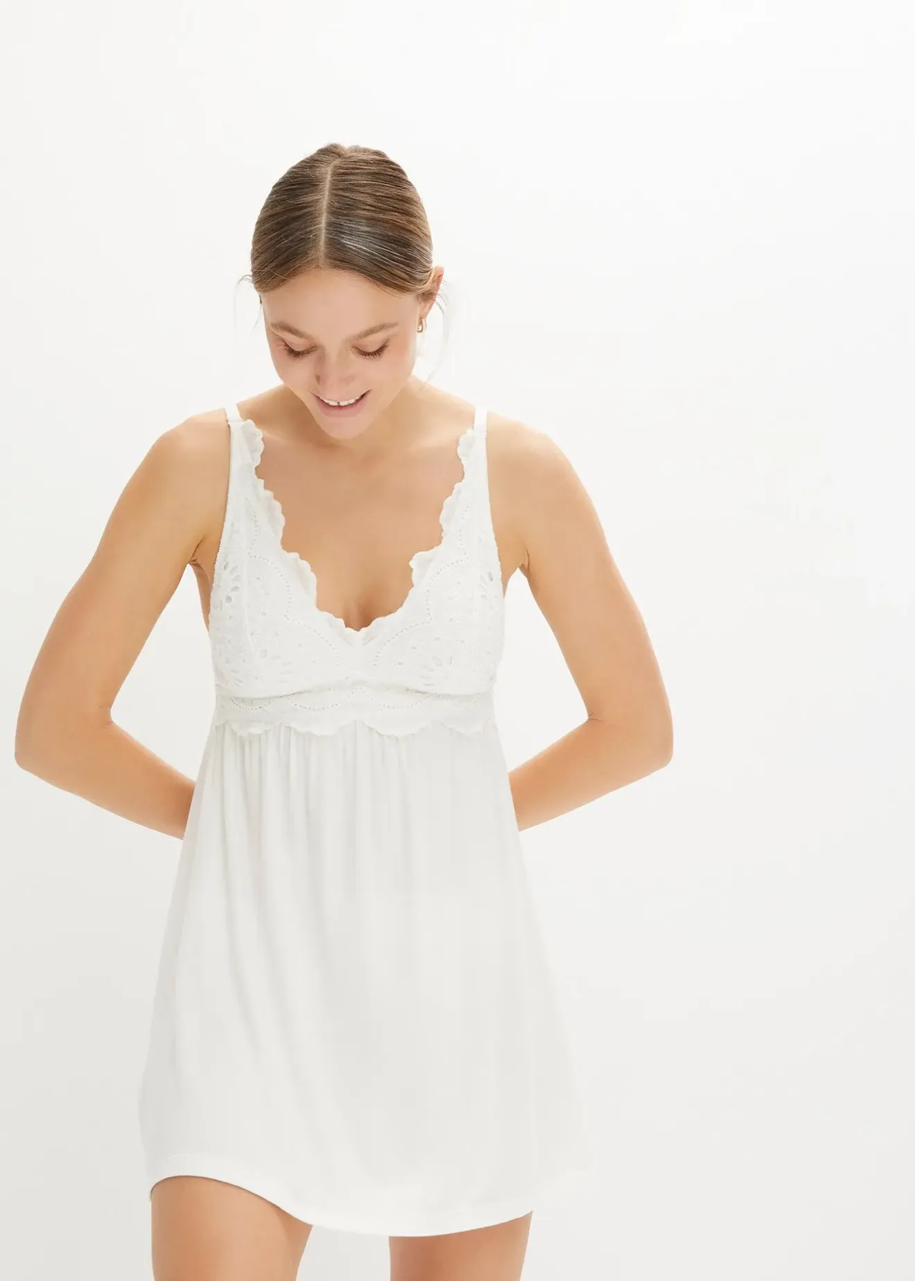 Femme bonprix Guêpières & Déshabillés|Dessous|Nuisette en viscose avec broderies anglaises