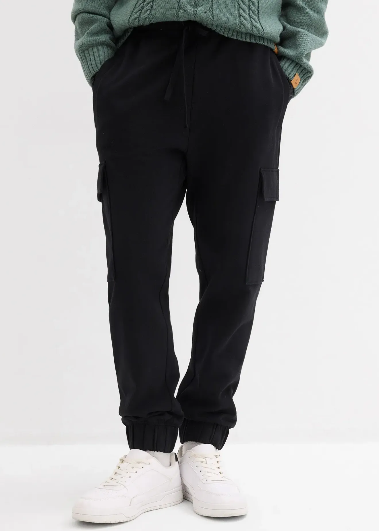 Homme bonprix Vêtements De Sport|Pantalons|Pantalon de jogging avec poches cargo, loose