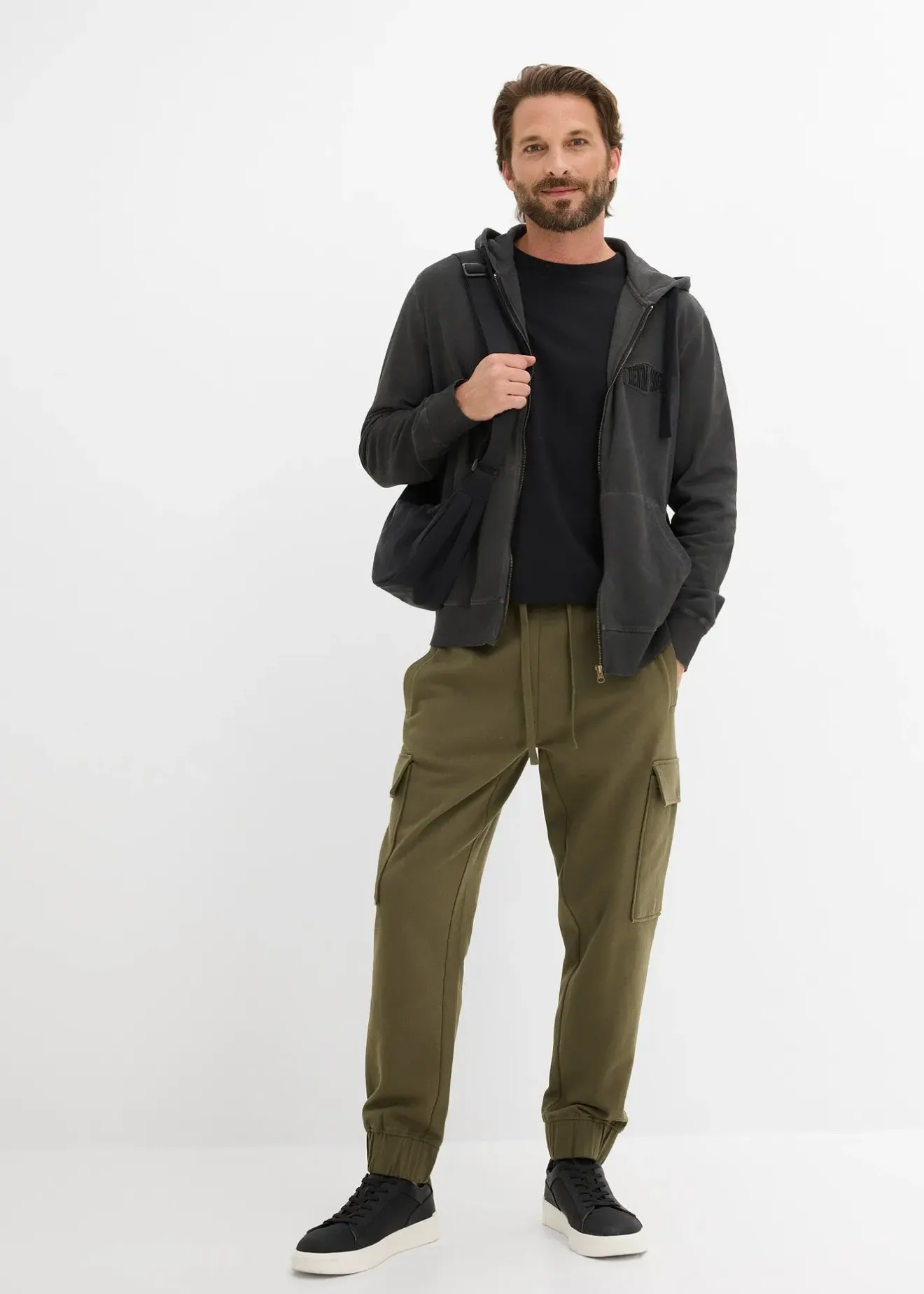 Homme bonprix Vêtements De Sport|Pantalons|Pantalon de jogging avec poches cargo, loose