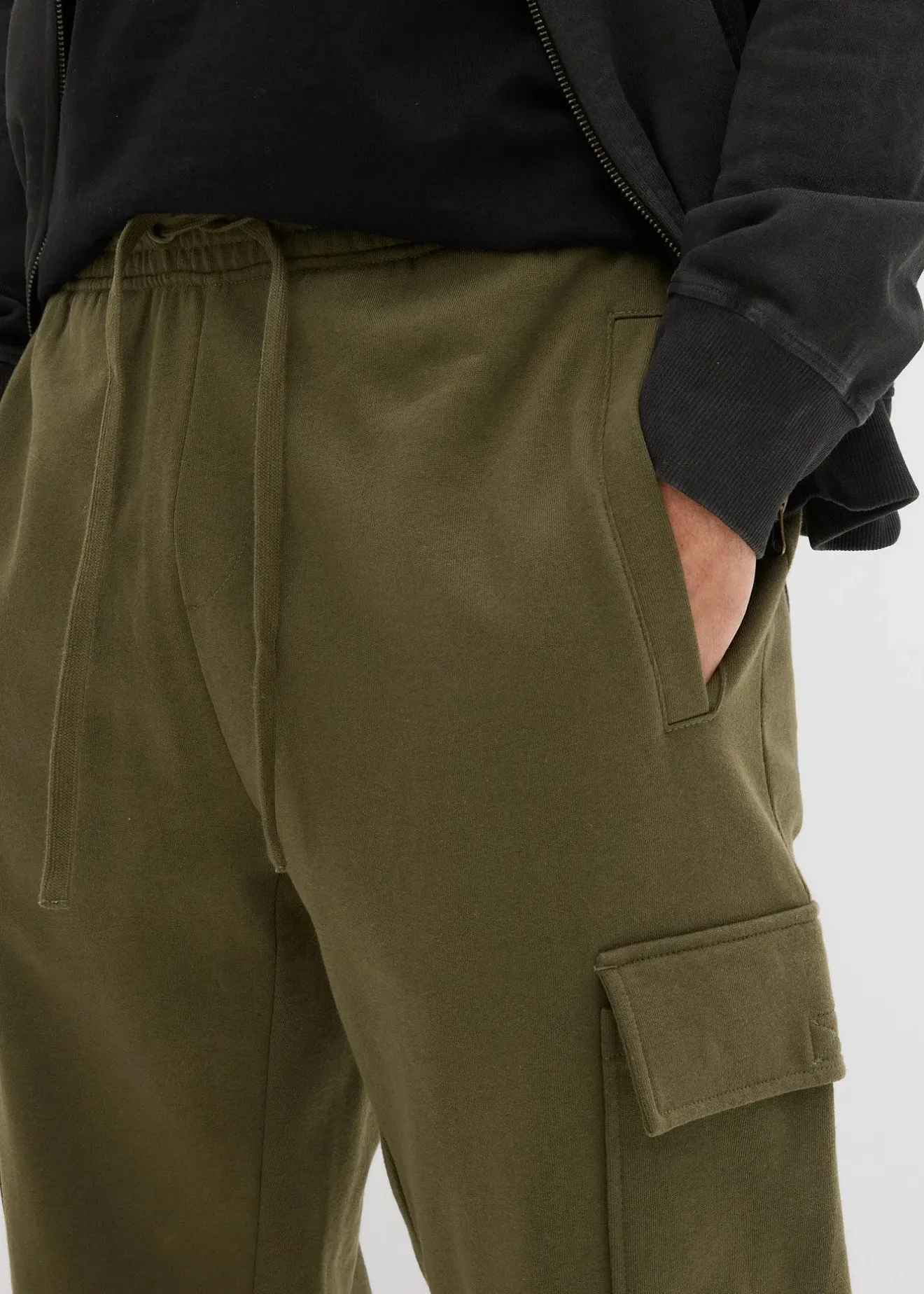 Homme bonprix Vêtements De Sport|Pantalons|Pantalon de jogging avec poches cargo, loose