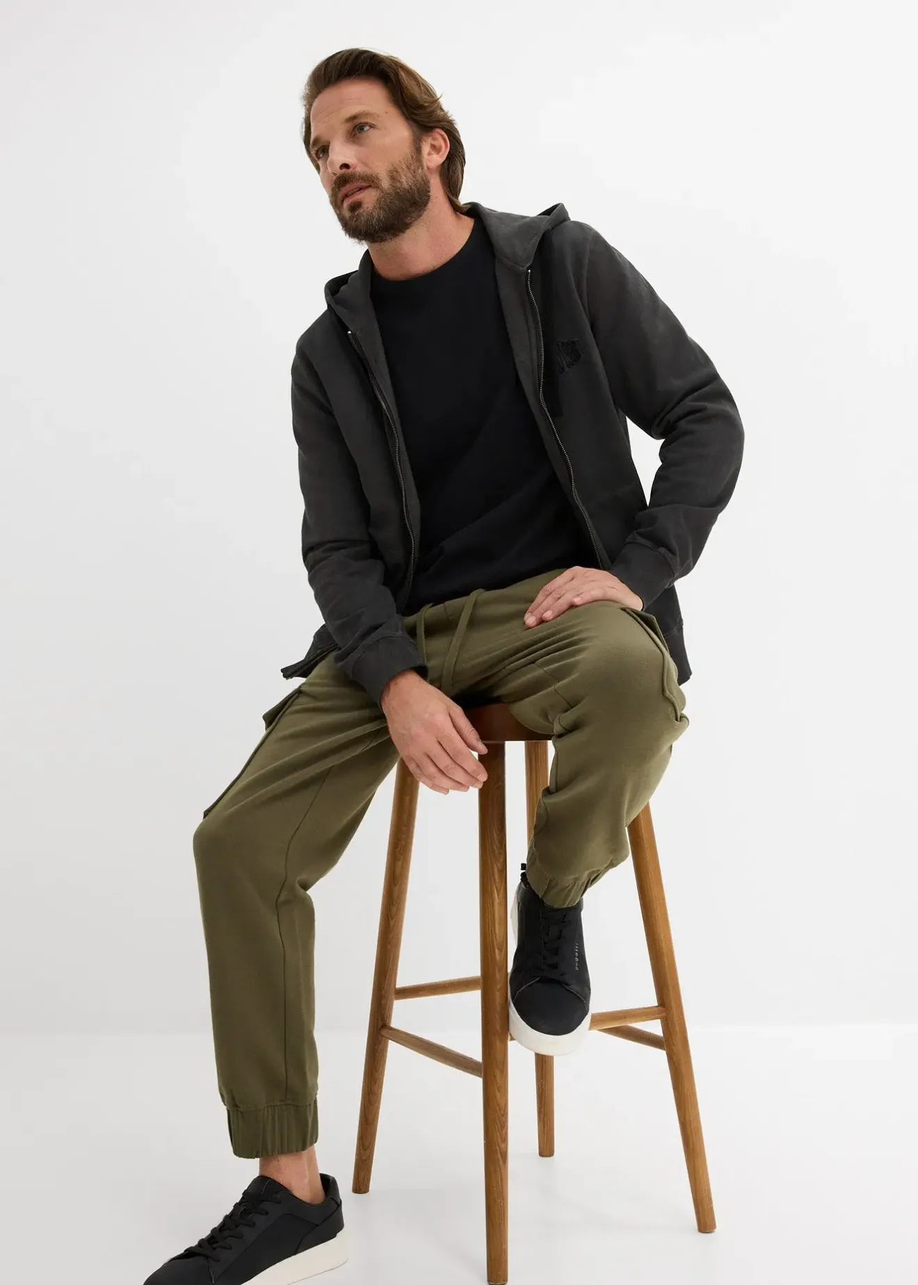 Homme bonprix Vêtements De Sport|Pantalons|Pantalon de jogging avec poches cargo, loose