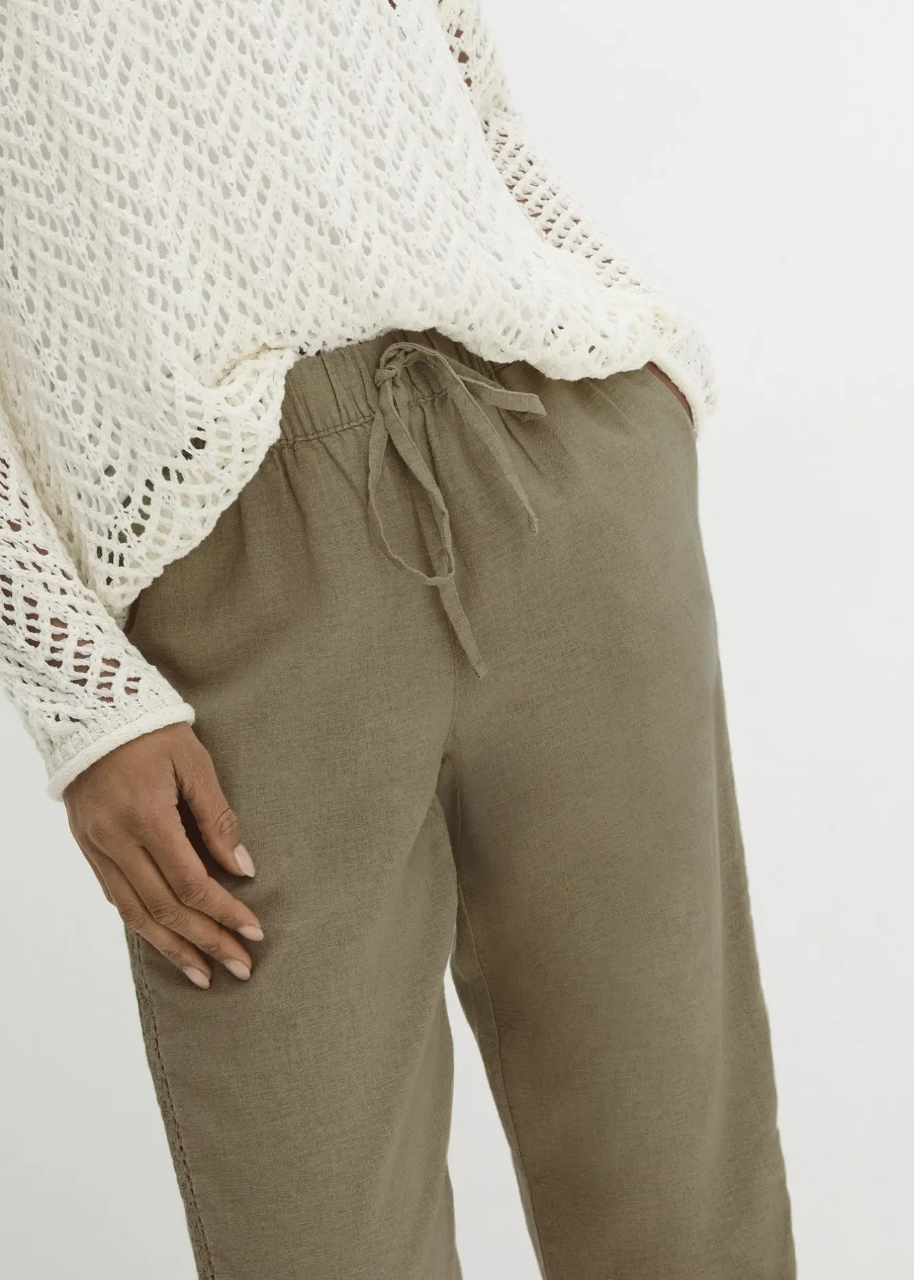 bonprix Pantalon en lin majoritaire avec empiècement de dentelle sur le côté, longueur cheville|Femme Pantalons