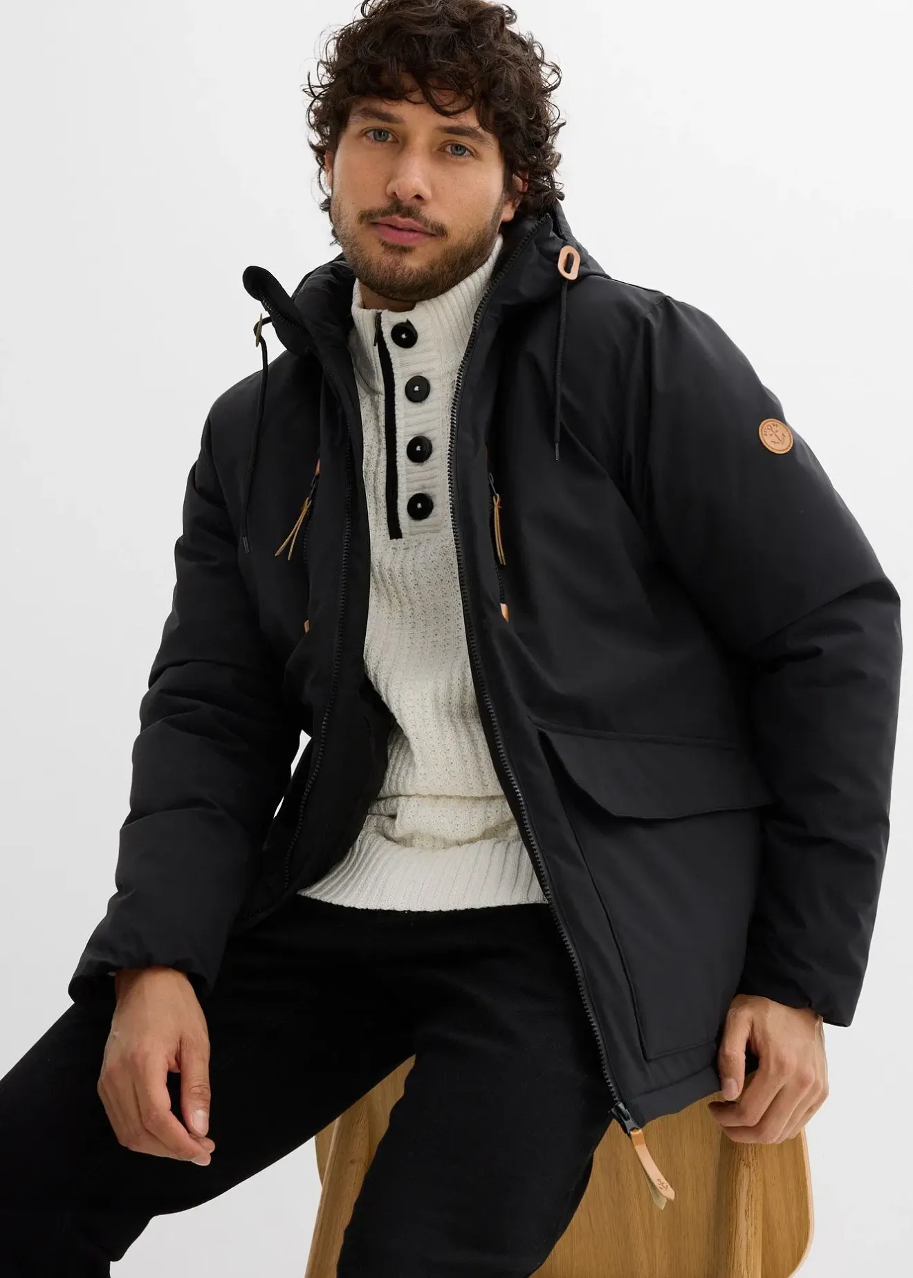 Homme bonprix Vestes|Parka d’hiver à capuche et détails enduits