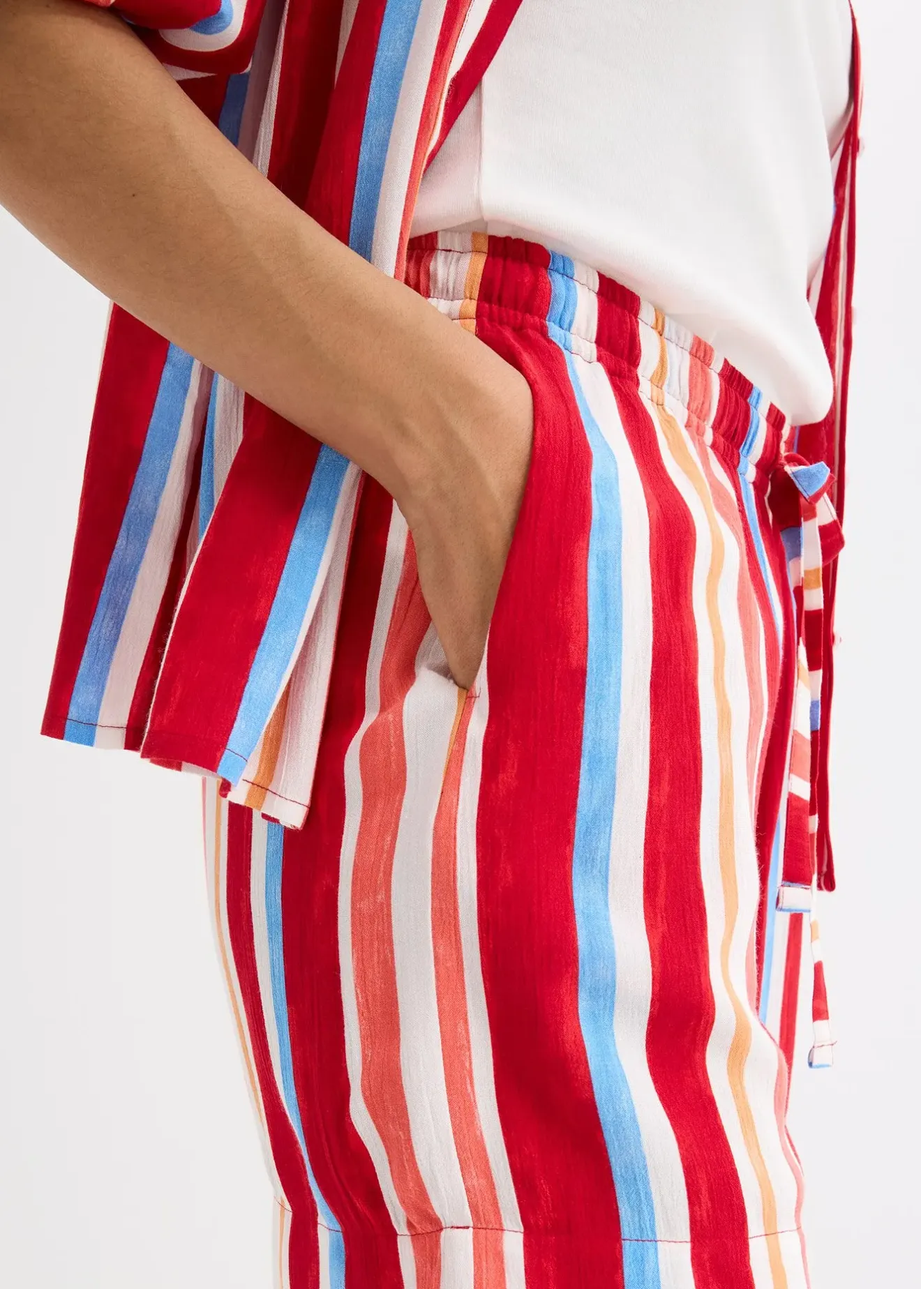 Femme bonprix Shorts|Pantalons|Short à taille élastiquée en viscose