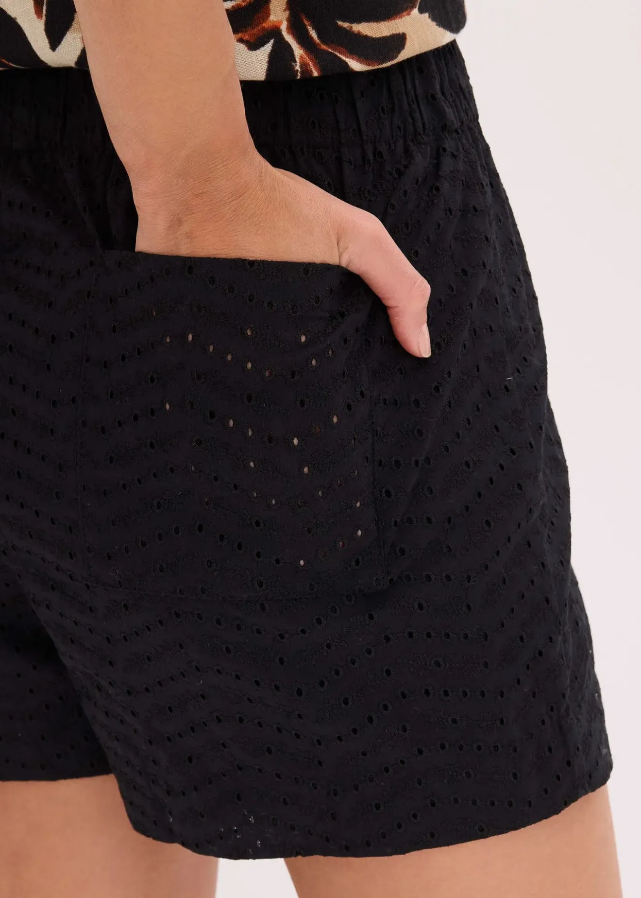 Femme bonprix Shorts|Pantalons|Short avec broderies anglaises