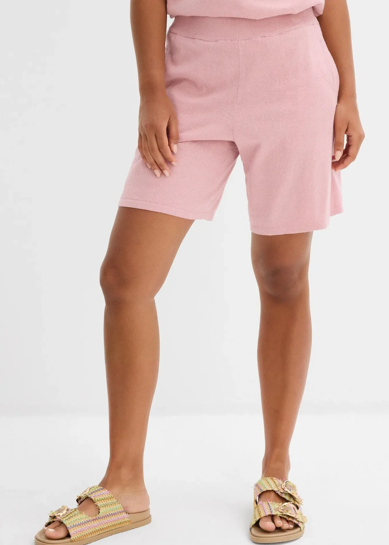 Femme bonprix Deux Pièces & Ensembles|Shorts|Short en fine maille avec taille élastiquée