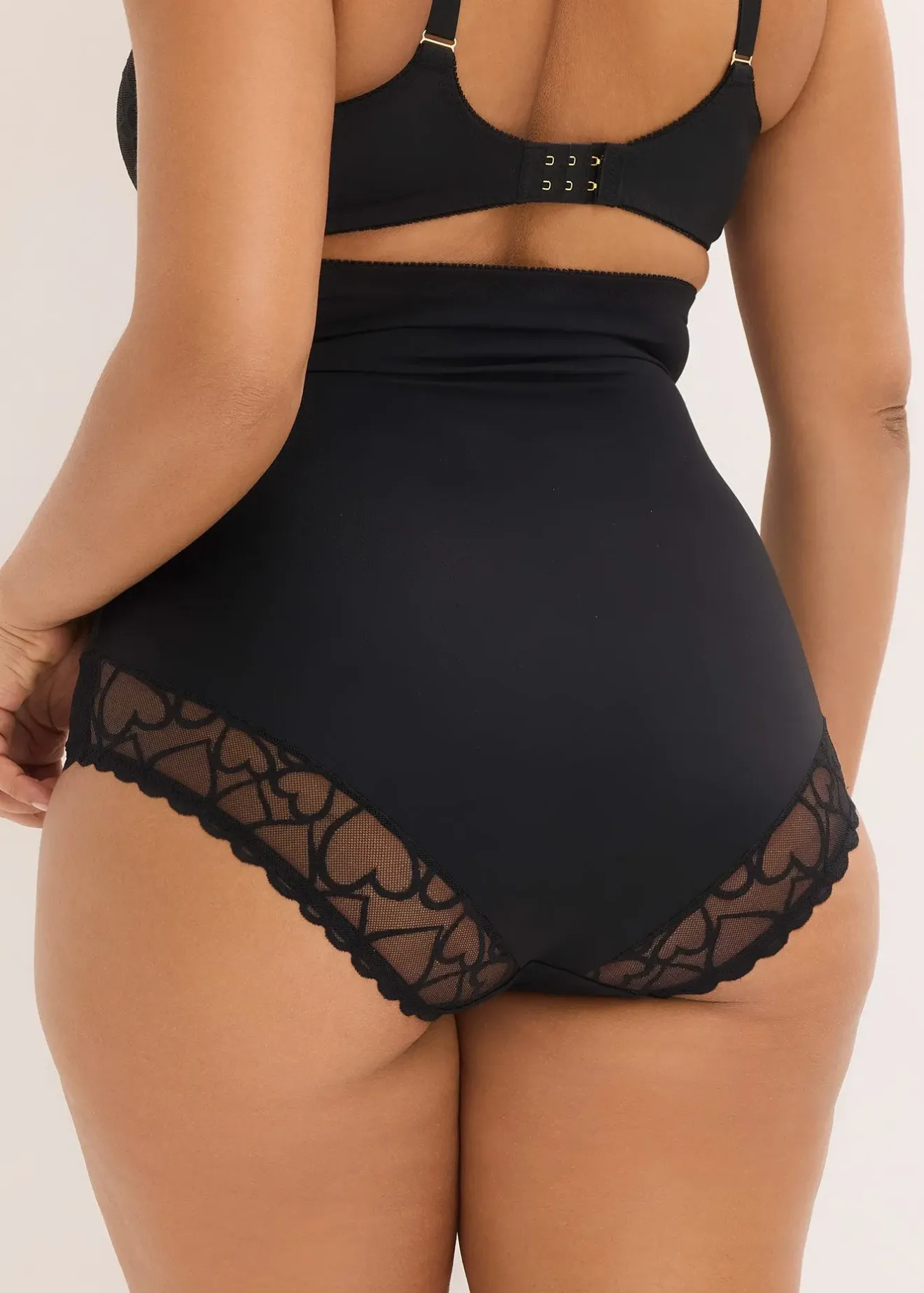 bonprix Slip sculptant avec dentelle cœurs, maintien fort|Femme Lingerie Sculptante|Bas