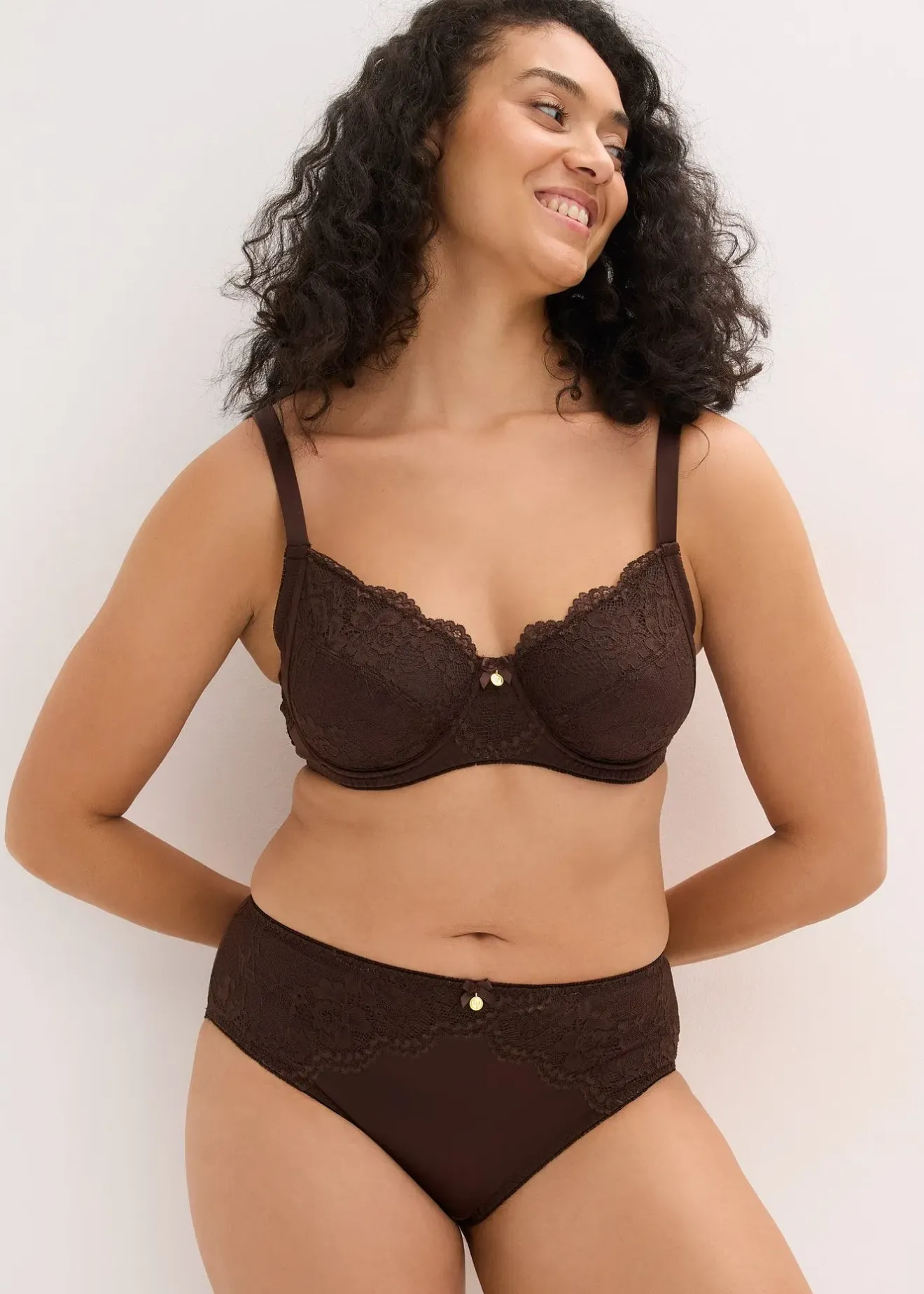bonprix Soutien-gorge à armatures, détails brillants|Femme Dessous|Soutiens-Gorge