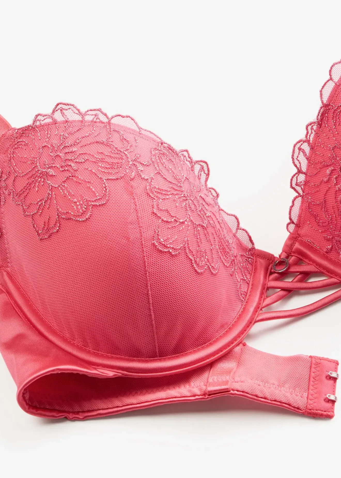 Femme bonprix Dessous|Soutiens-Gorge|Soutien-gorge à coques avec broderie florale métallisée